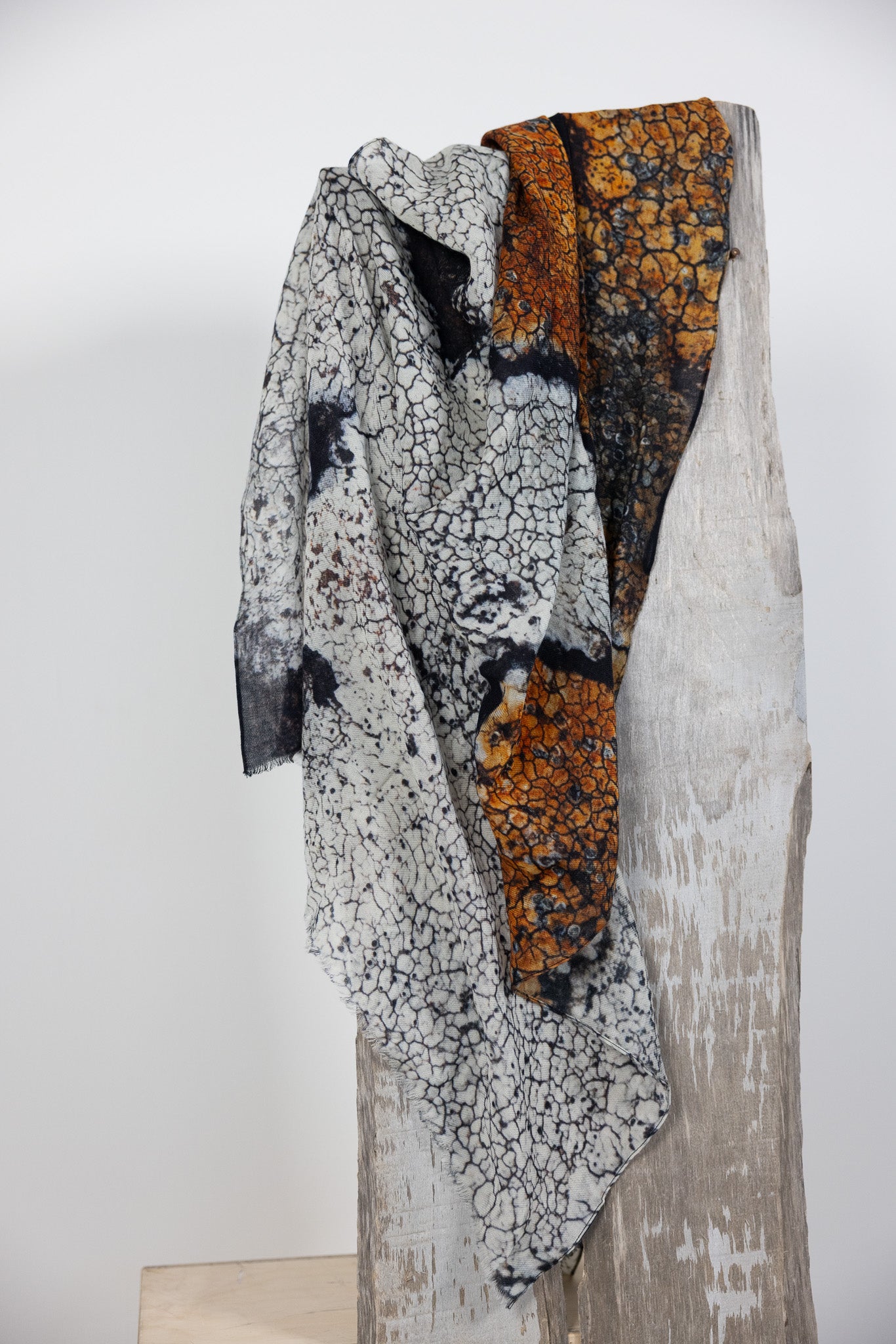 Ofið landslag / Woven Landscape - Scarves 90% wool/ 10% silk (180 × 70 cm)