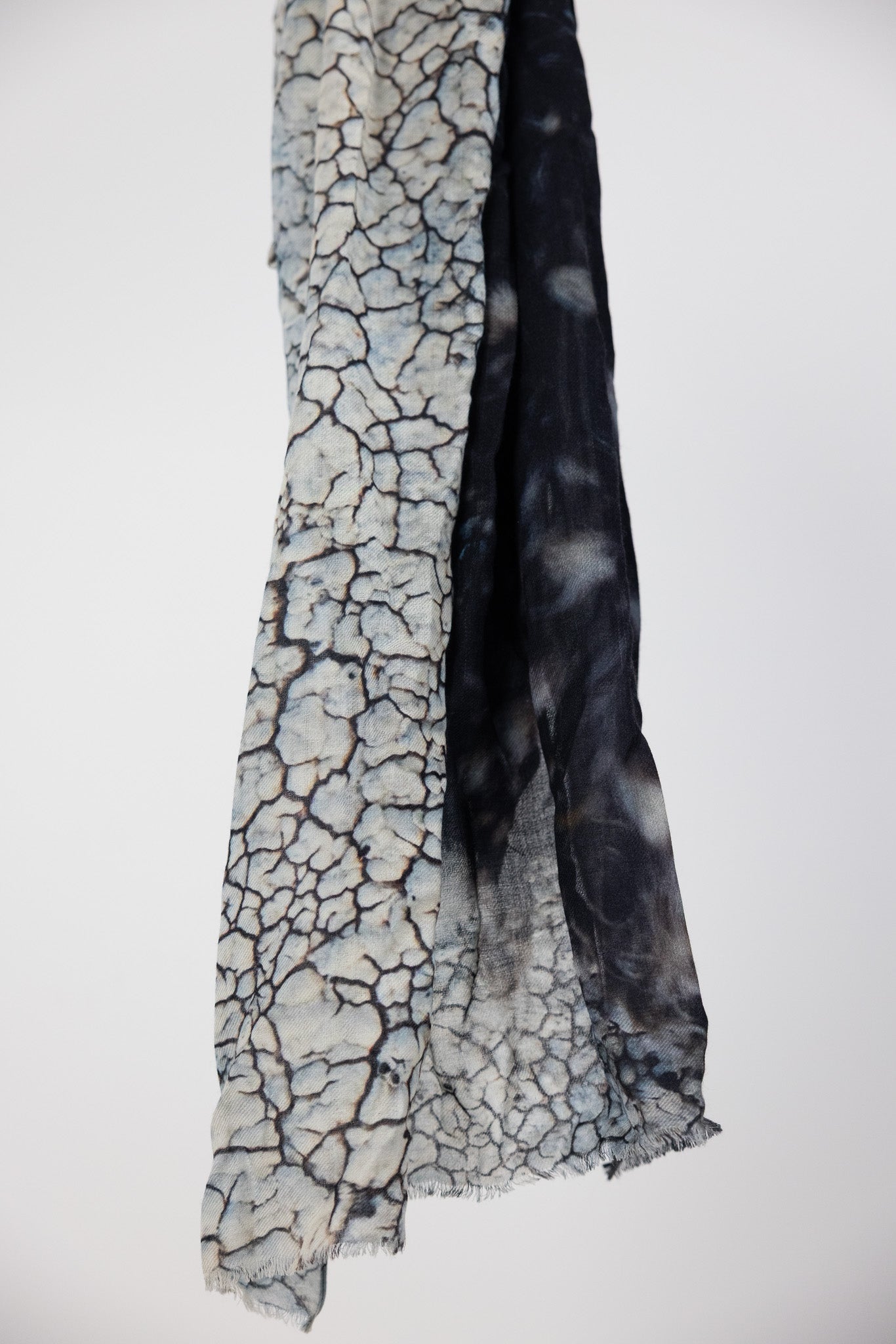 Ofið landslag / Woven Landscape - Scarves 90% wool/ 10% silk (180 × 70 cm)